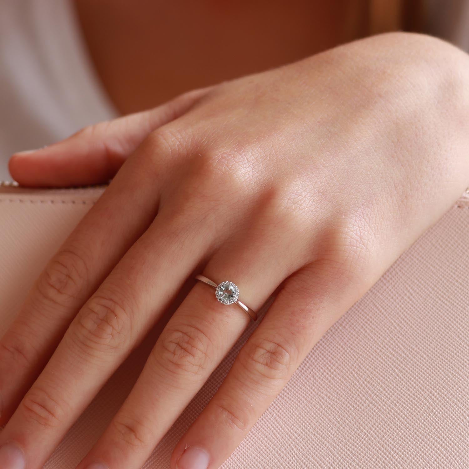 Aquamarine Ring with 0.05ct Diamonds in 9ct White Gold