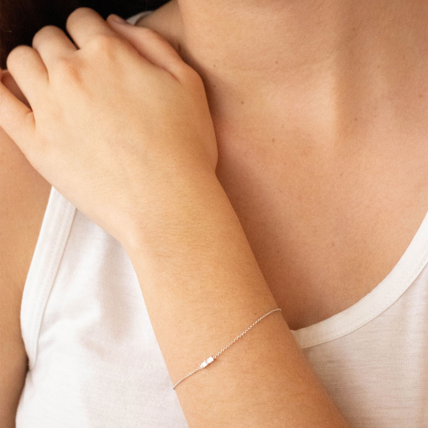 Bracelet with 0.06ct Diamonds in 9ct White Gold 17+2cm