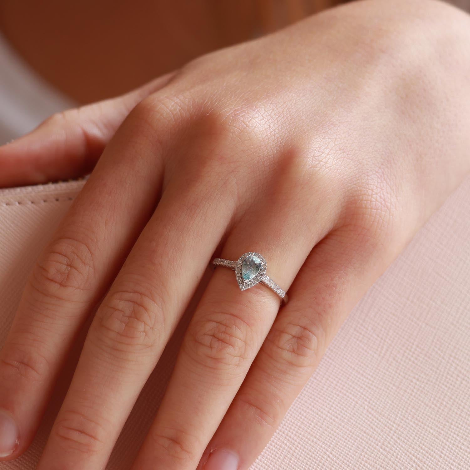 Aquamarine Ring with 0.15ct Diamonds in 9ct White Gold
